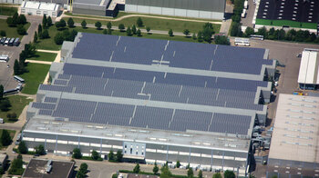 Titelbild: SWU Photovoltaik-Anlage EvoBus Neu-Ulm