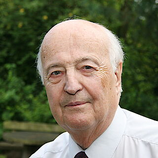 Download Pressebild: Dr. Gerhard Stuber feiert 90. Geburtstag