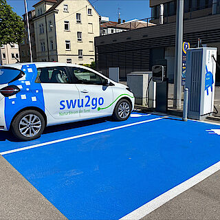 Pressebild: Neuer Carsharing-Standort am SWU-Hauptgebäude eröffnet