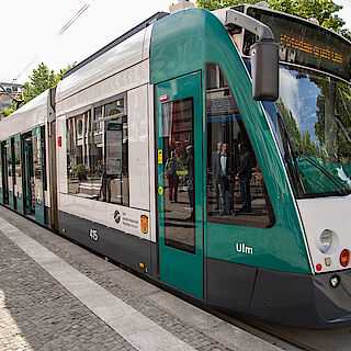Download Pressebild: Verkehrsbetrieb Potsdam tauft neue Tram auf den Namen „Ulm“
