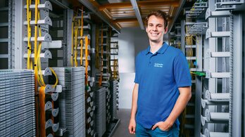 Mitarbeiter der SWU in Serverraum