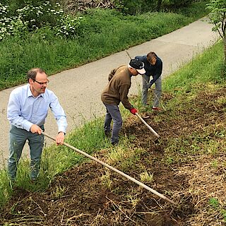 Download Pressebild: Stadtwerke und BUND Erbach legen Magerrasen an