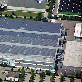 Titelbild: SWU Photovoltaik-Anlage EvoBus Neu-Ulm