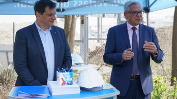 Glasfaser Spatenstich SWU Geschäftsführer Klaus Eder und Oberbürgermeister Gunter Czisch
