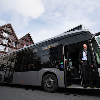 Download Pressebild: Testfahrt mit Elektrobus