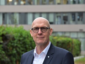 Download Pressebild: Wolfgang Rabe als Technischer Geschäftsführer der Ulm/Neu-Ulmer Netzgesellschaft bestätigt.
