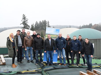 Pressebild: Gruppenfoto neue Biogasanlagenbetreiber Direktvermarktung SWU