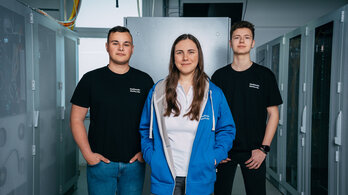 Gruppenfoto von Azubis und Ausbildern bei der SWU