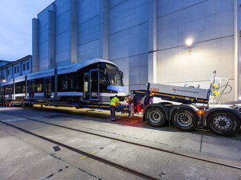 Download Pressebild: Linie 2: Die erste neue Tram kommt Anfang Februar nach Ulm