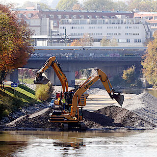 Pressebild: Kiesbaggerung vor dem Edwin-Scharff-Haus