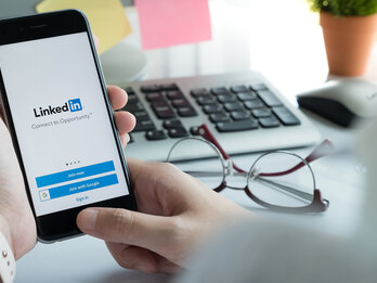 202103-enews-linkedin-bewerben