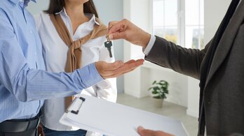 Realtor,Or,Real,Estate,Agent,With,A,Clipboard,Hands,Over
