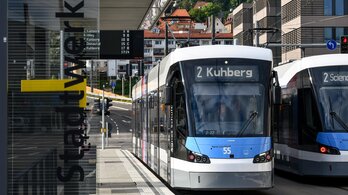 Bild: SWU Straßenbahn Haltestelle Stadtwerke